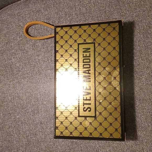 Tan Steve Madden Zipper Wallet - Picture 3 of 11